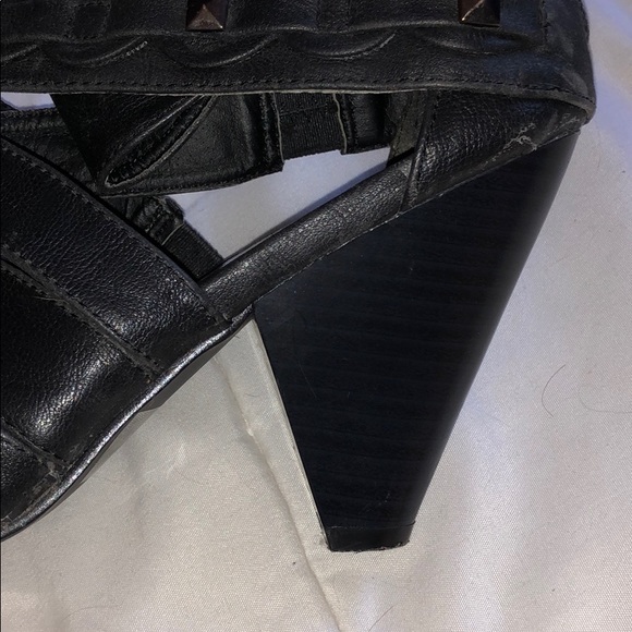 Fusion strappy heels - Picture 3 of 3